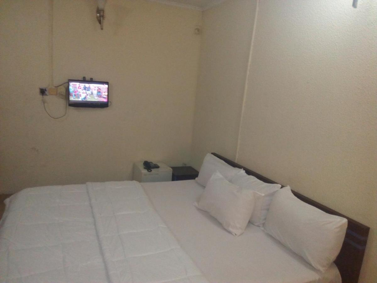 Holla-Jobi Guest House Lagos Exterior photo